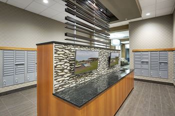 Package Receivingat Kellogg Square, St. Paul, MN, 55101